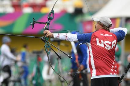 El arquero Brady Ellison logró un nuevo récord del mundo con su arma recurva.