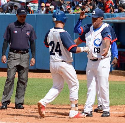 Toros de Camagüey se mantienen en la cima del torneo