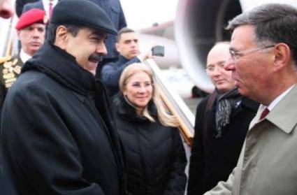 Presidente de Venezuela es recibido a su llegada a Rusia