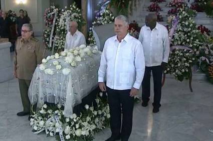 Máximas autoridades de Cuba rinden tributo a Alicia Alonso