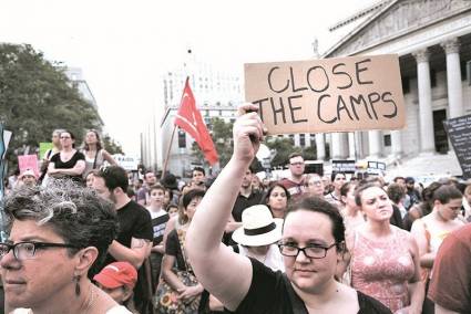 Masiva protesta a favor de los migrantes en Nueva York