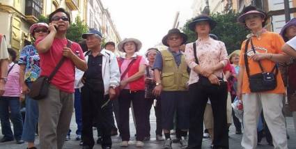 Grupo de turistas chinos en Cuba
