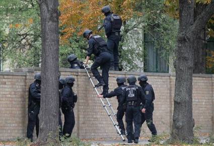Hombres armados abren fuego en Halle, Alemania, causando dos muertos