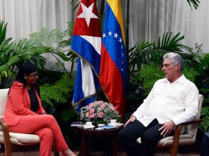 El Presidente cubano recibió en la tarde de este lunes a la Vicepresidenta Ejecutiva de Venezuela