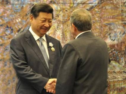 Xi Jinping and Raul Castro
