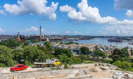 La vista panorámica es impresionante. Desde la Loma de Soto se aprecia toda la Bahía de La Habana.