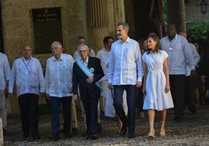 Eusebio Leal fue condecorado con la Gran Cruz de la Real y Distinguida Orden Española de Carlos III