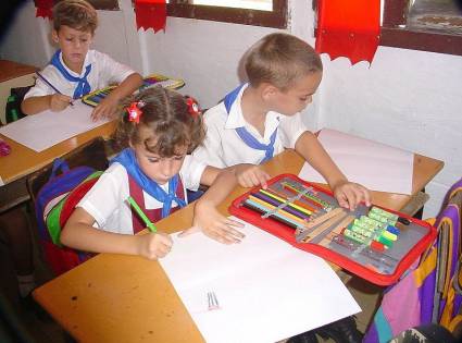 Niños en escuela primaria cubana