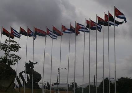 Homenaje a la enseña nacional, que tendrá como colofón la habitual Fiesta de la Bandera