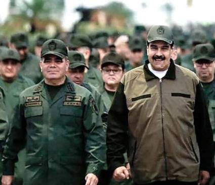 Nicolás Maduro y jefes de las Fuerzas Armadas