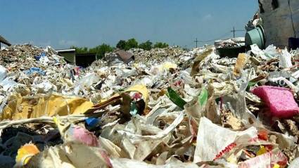 Toneladas de desechos son devueltas por Malasia a sus países de origen