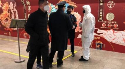 China envió a Wuhan al menos 450 miembros del personal médico militar, entre ellos profesionales con experiencia en la lucha contra enfermedades infecciosas.