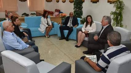 Presidente cubano sostiene encuentro con familiares de médico cubano secuestrado en Kenya