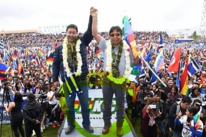 Miles de seguidores del MAS proclamaron a Arce y Choquehuanca en Sacaba, Cochabamba.
