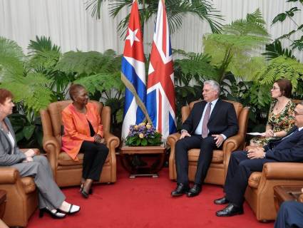 Baronesa Valerie Amos junto a Miguel Díaz-Canel Bermúdez