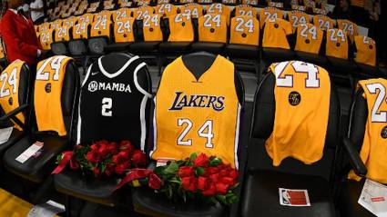 Lakers homenajean a Kobe Bryant