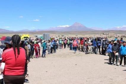 Bolivianos buscan cruzar las fronteras por tierra desde diferentes regiones de Chile.
