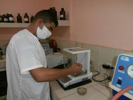 El laboratorio complementa los conocimientos de la Ingeniería Agrónoma.