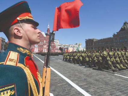 El desfile de la Plaza Roja en Moscú fue el centro de las actividades por la conmemoración de la victoria frente al fascismo.