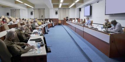 Presidió Raúl reunión del Buró Político donde se analizaron propuestas para la recuperación post COVID-19
