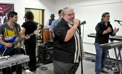 Pedrito durante una presentación del grupo Moncada en Juventud Rebelde en 2013.