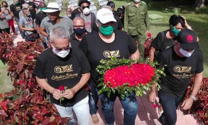 Músicos y trabajadores de los estudios Siboney rindieron tributo al Comandante  Juan Almeida