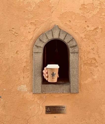 Ventana de vino