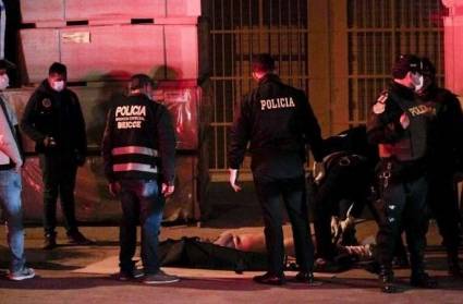 Estampida en discoteca de Lima deja 13 muertos cuando intentaban huir de la policÍa que llegó a cerrar el local en medio de la pandemia