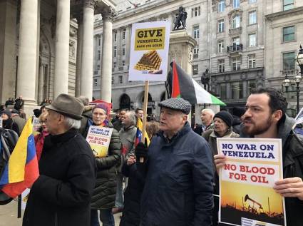 Protesta frente al Banco de Inglaterra exigiendo la devolución del oro venezolano