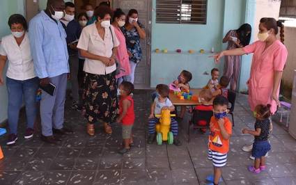 La titular del ramo visitó el círculo infantil Adolfo Alfonso Cruz, de Ranchuelo.