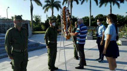 Una ofrenda floral en nombre del pueblo de Cuba se depositó en homenaje al aniversario 62 del Frente Norte de Las Villas