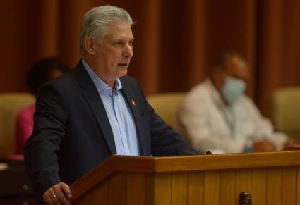 Presidente cubano interviene en la sesión de la Asamblea Nacional