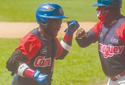 Loidel Chapelí se vistió de slugger en Bayamo