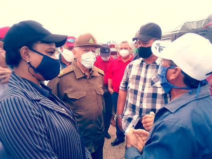 En el recorrido no faltó el diálogo con los productores agrícolas