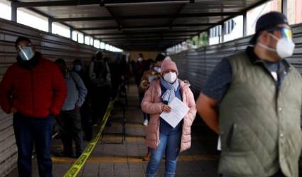 Fila en Ciudad de México para realizarse la prueba para detectar el nuevo coronavirus