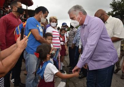 Intercambio con el pueblo matancero como parte de la visita gubernamental a esa provincia