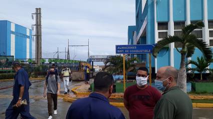 En la termoeléctrica matancera, la comitiva de la UJC conoció de las tareas que allí realizan los jóvenes.