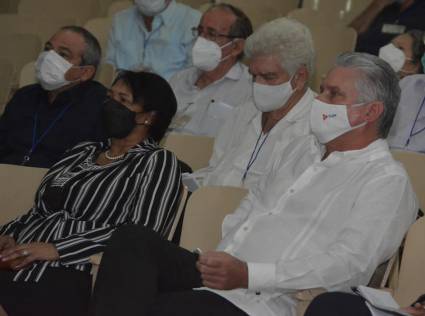 Presidente cubano asiste a jornada final del taller sobre los retos de la ciencia en Cuba