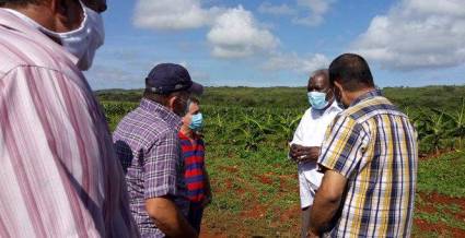 Esteban Lazo visita Ceiba Mocha