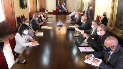 Intercambian Cuba y Venezuela sobre cooperación en materia de salud