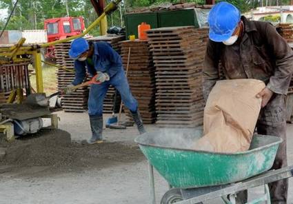 Potenciar mucho más los planes locales de producción de materiales de la construcción destinados al programa de la vivienda, incluyendo nuevos renglones, es una prioridad del país, trascendió en la reunión de balance del Mincons