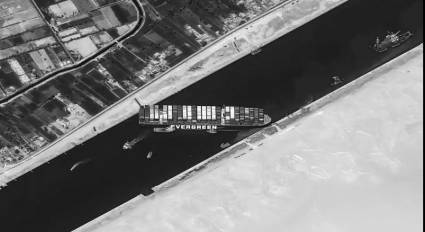 El Ever Given bloqueado en el canal de Suez