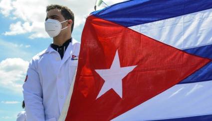 Al darle la bienvenida a la Patria, el Presidente cubano reconoció el trabajo de estos profesionales de la Salud, quienes lograron salvar 216 vidas y rehabilitaron a 249 pacientes.