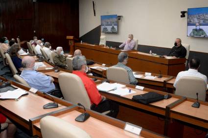 Destacan esfuerzo del personal médico que trabaja en las zonas rojas, en encuentro de este lunes del grupo temporal de trabajo para la prevención y control de la COVID-19, encabezado por el Primer Secretario del PCC y Presidente de la República, Miguel Díaz-Canel Bermúdez