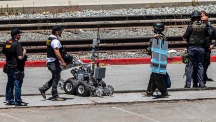 El FBI y las autoridades policiales buscaron también explosivos en el lugar del tiroteo