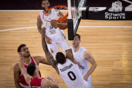 Karel Guzmán en el baloncesto de Europa