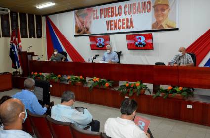 Miguel Díaz-Canel intercambia con la militancia de Sancti Spíritus