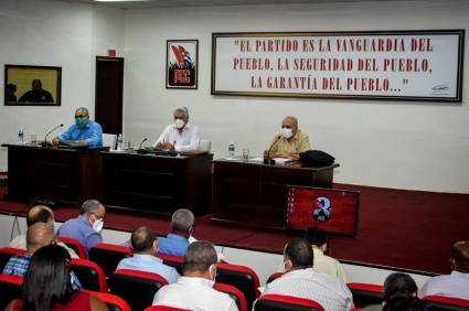 Reunión del Primer Secretario del PCC con dirigentes en La Habana.