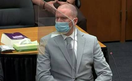 Derek Chauvin durante su juicio de este viernes, en Minneapolis