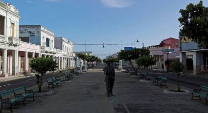Paseo del Prado de Cienfuegos a las 6:00 p.m.